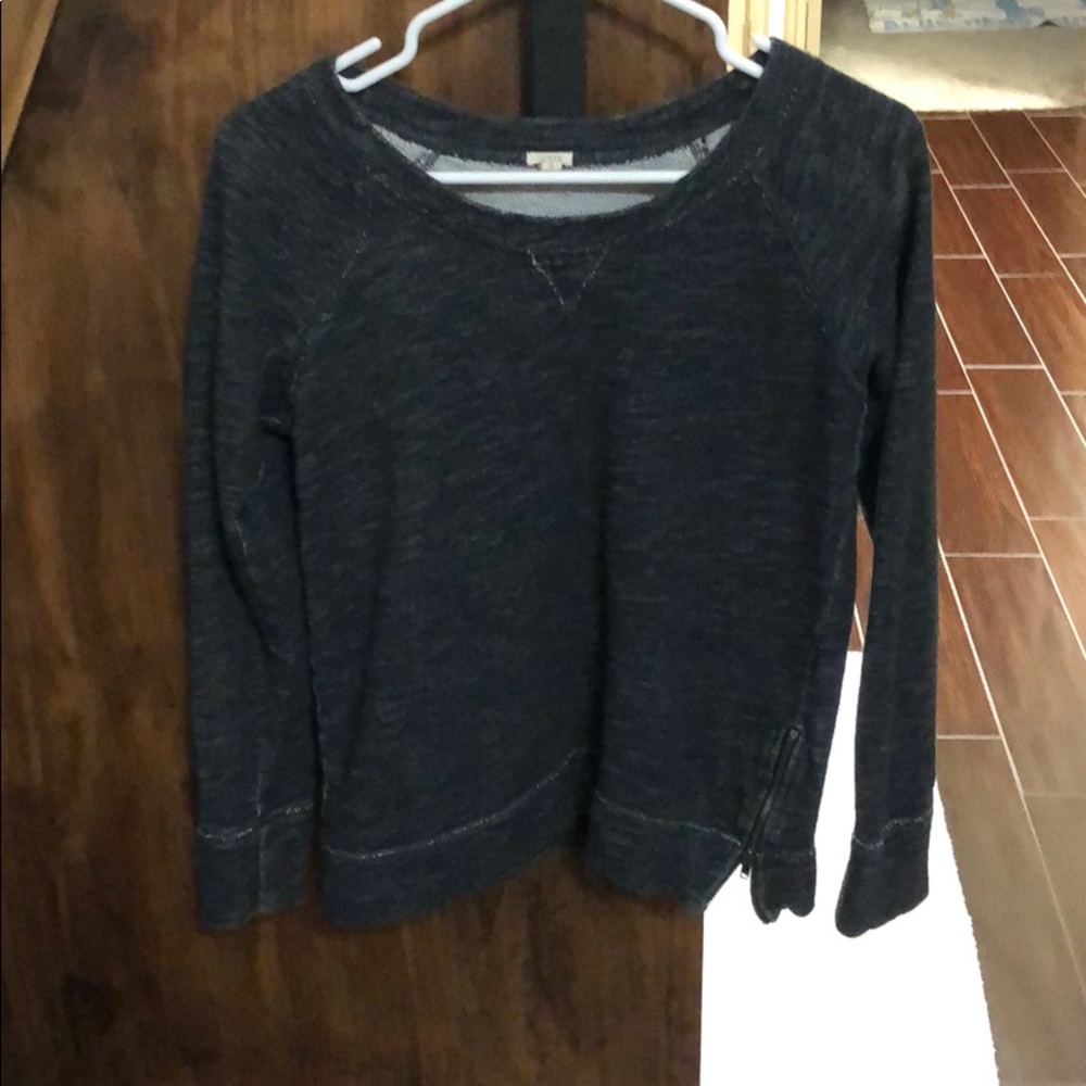 Gray sweatshirt